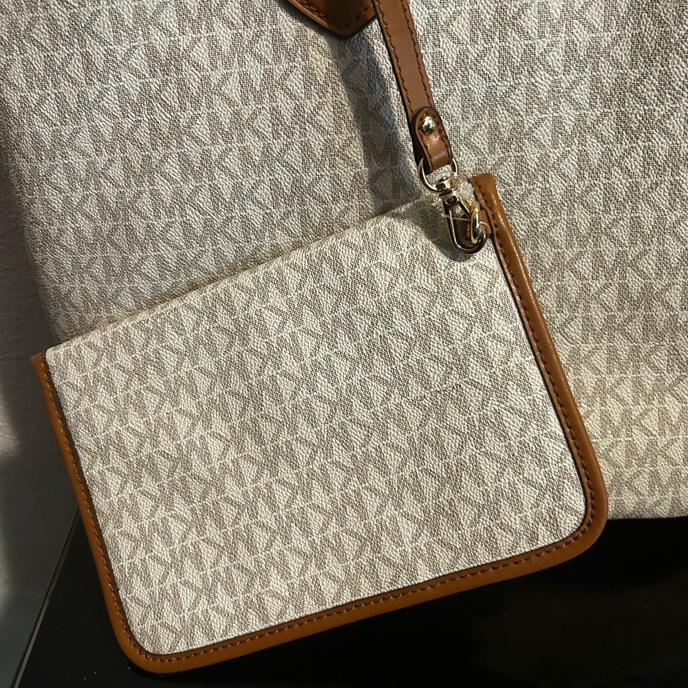 Michael Kors Eva Monogram Tote Bag with Clutch - Picture 3 of 10